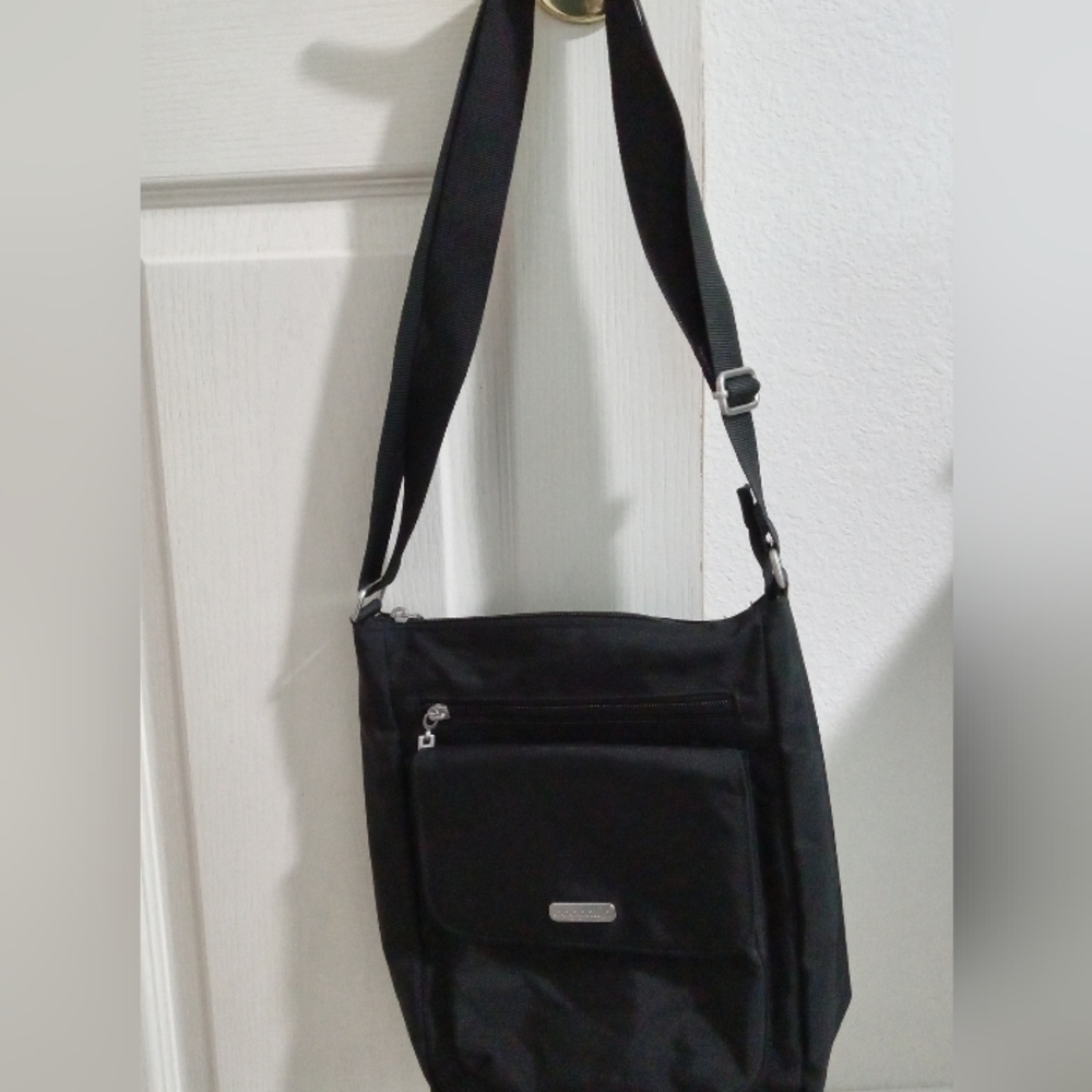 Black Woman's Shoulder Bag - Picture 2 of 4